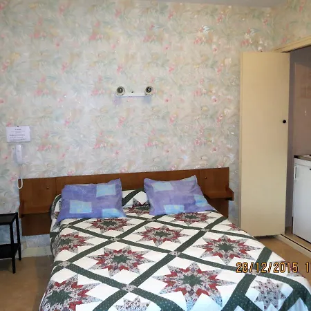 Le Moliere Aparthotel 2*