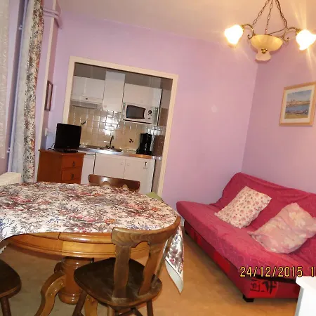Le Moliere Aparthotel 2*